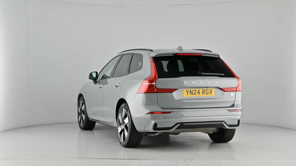 2024-volvo-xc60-20-t8-ultimate-dark-big-61
