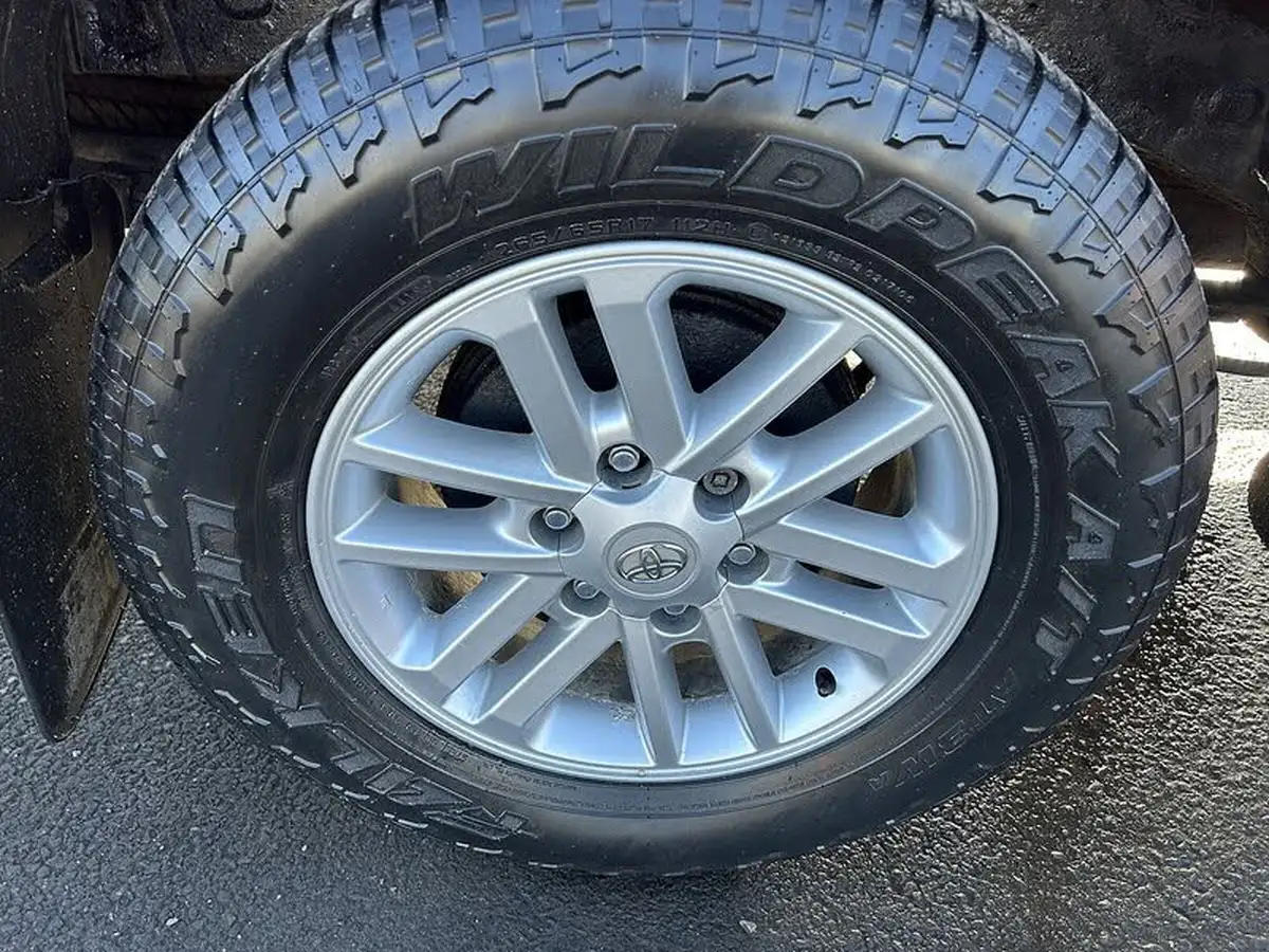 2016-toyota-hi-lux-30td-invincible-auto-big-14