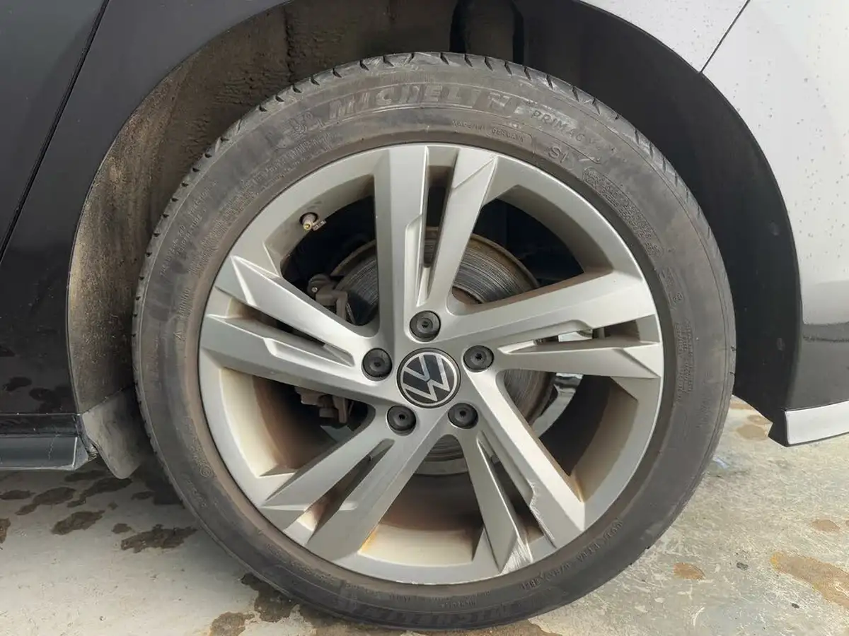 2021-volkswagen-golf-big-36