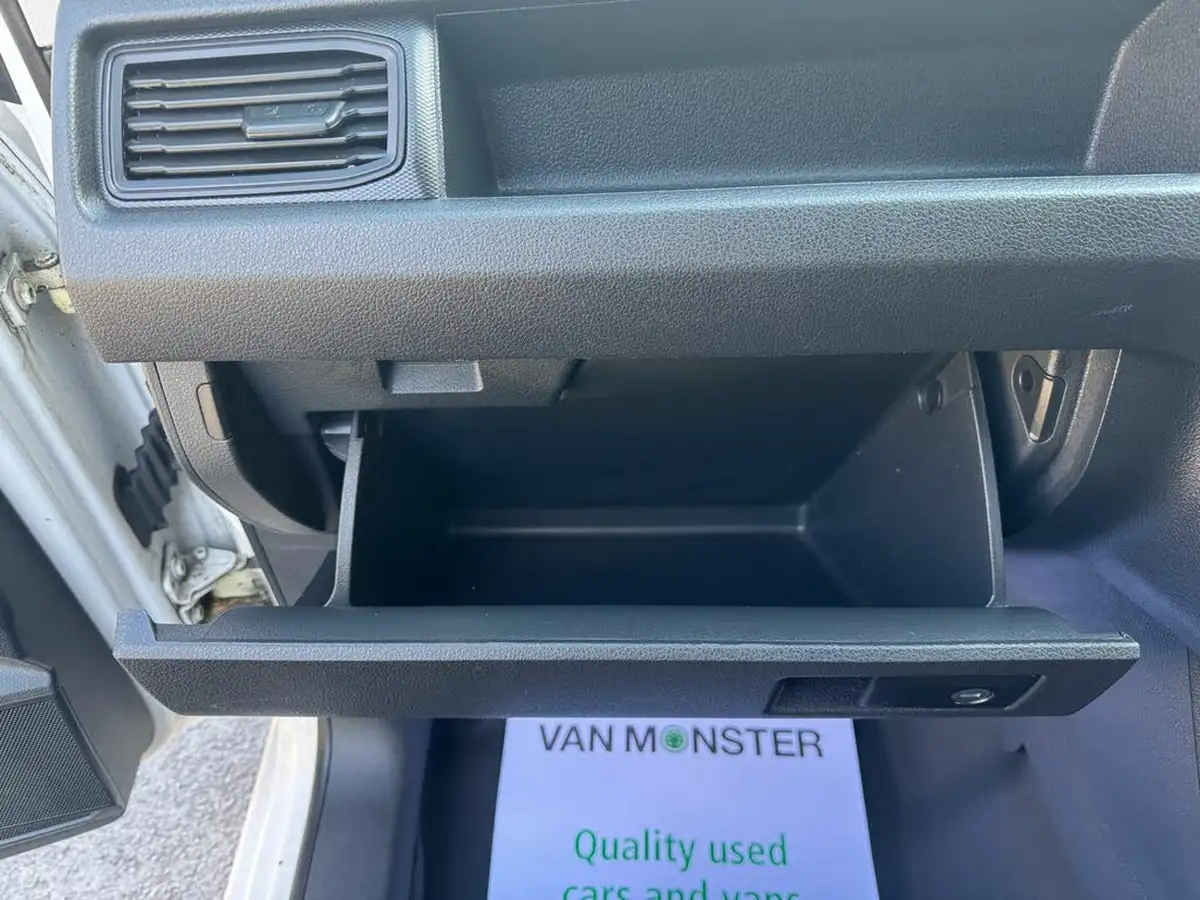 2018-volkswagen-caddy-maxi-20tdi-c20-maxi-startline-bmt-102pseu6-panel-big-38