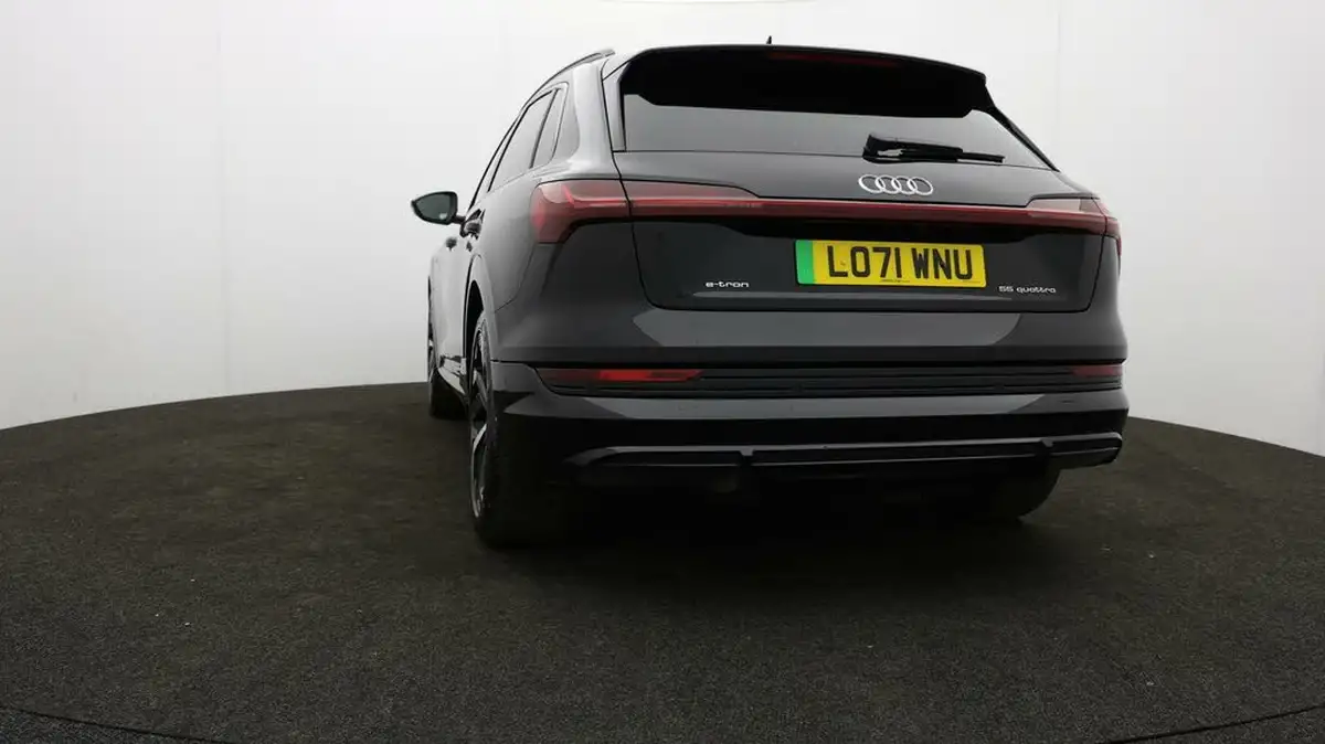 2022-audi-e-tron-55e-black-edition-station-wagon-big-24