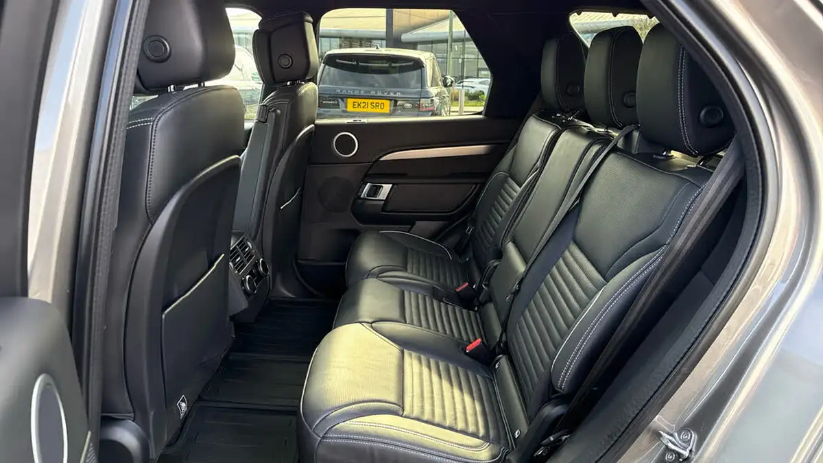 2023-land-rover-discovery-30-d300-dynamic-hse-big-3