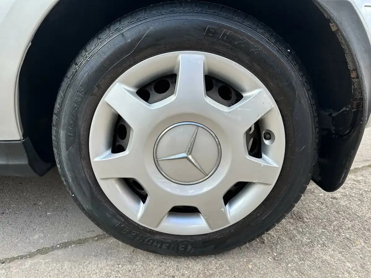 2010-mercedes-benz-a-class-15-a160-classic-se-5d-cvt-big-11