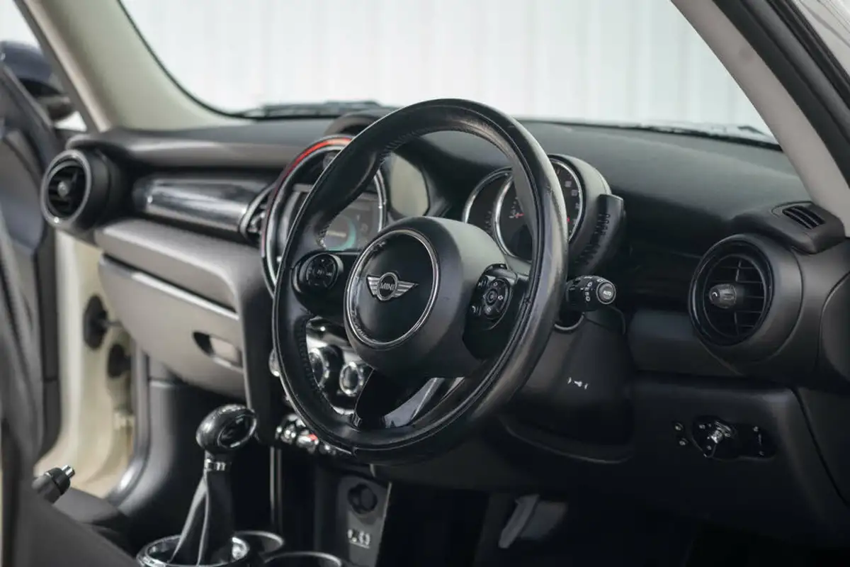 2016-mini-cooper-15-cooper-ss-hatchback-3d-auto-big-4