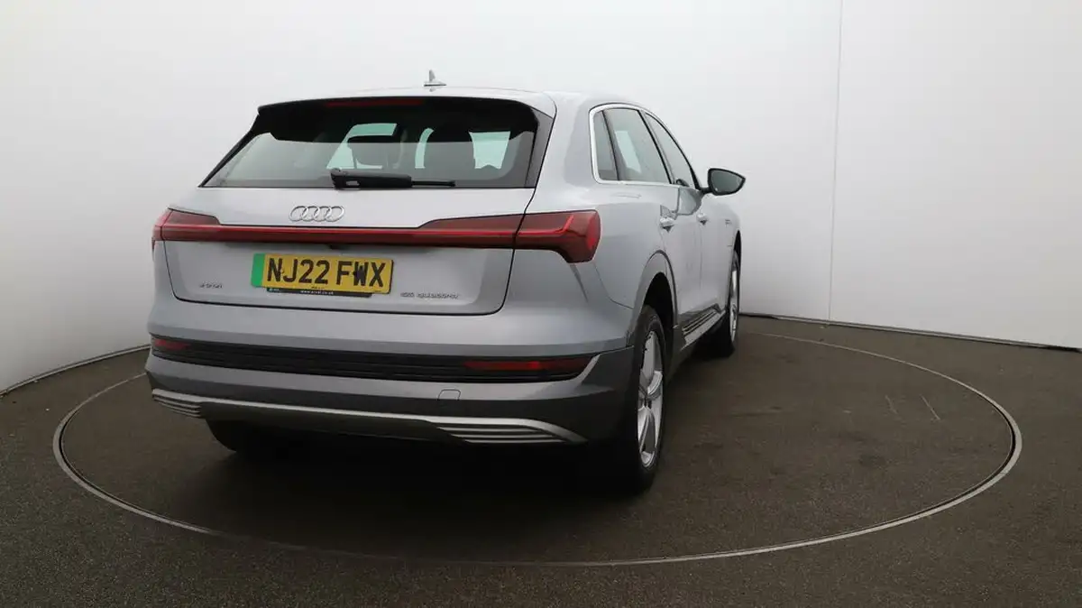 2022-audi-e-tron-55e-technik-station-wagon-big-47