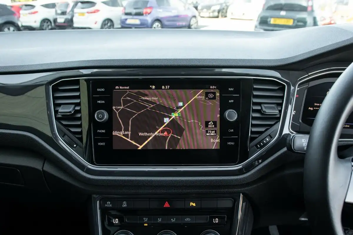 2019-volkswagen-t-roc-16tdi-sel-big-24