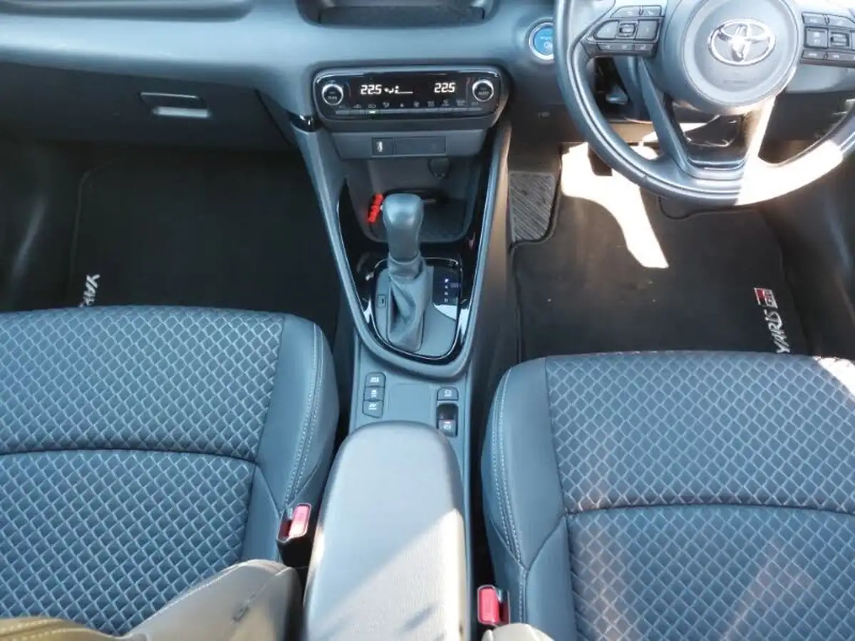 2022-toyota-yaris-15-vvt-i-dynamic-big-6