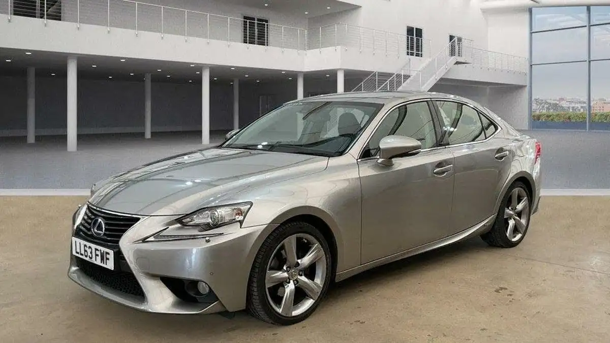 2013-lexus-is-300h-25-premier-big-7