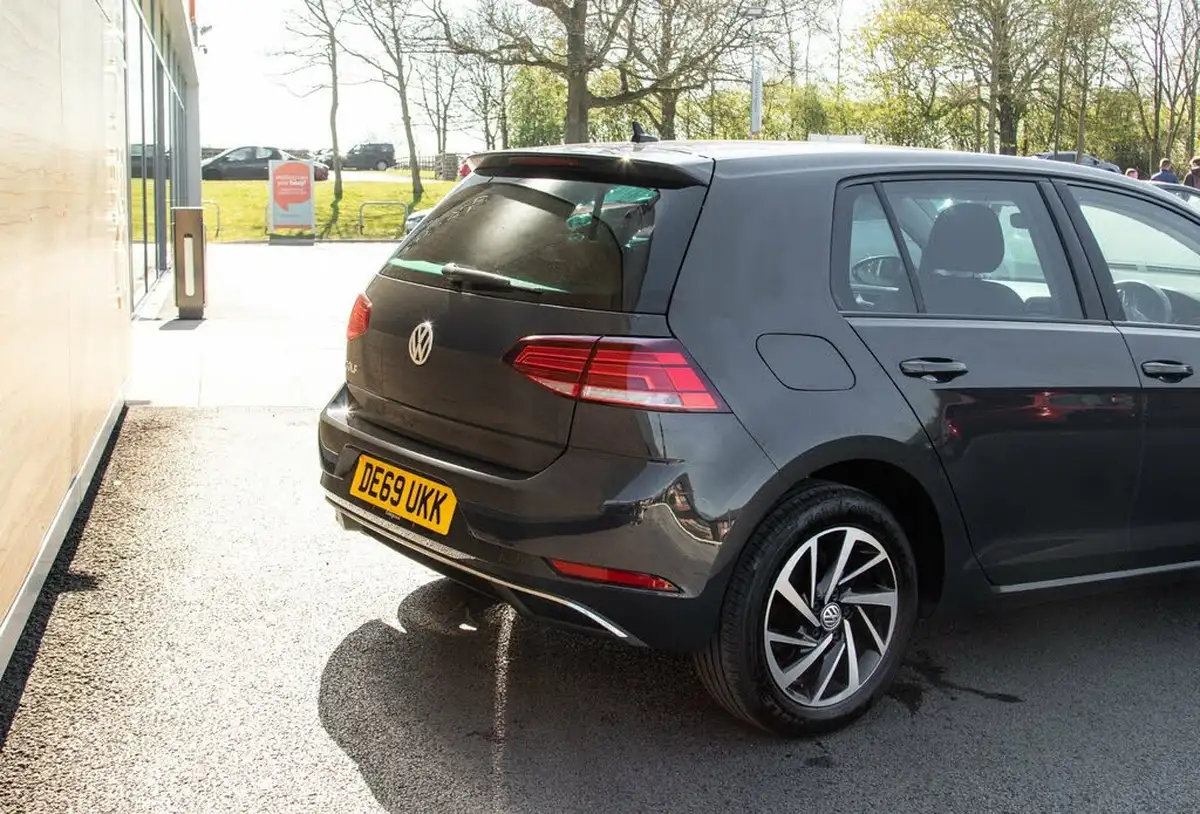 2019-volkswagen-golf-16tdi-match-edition-hatchback-big-8