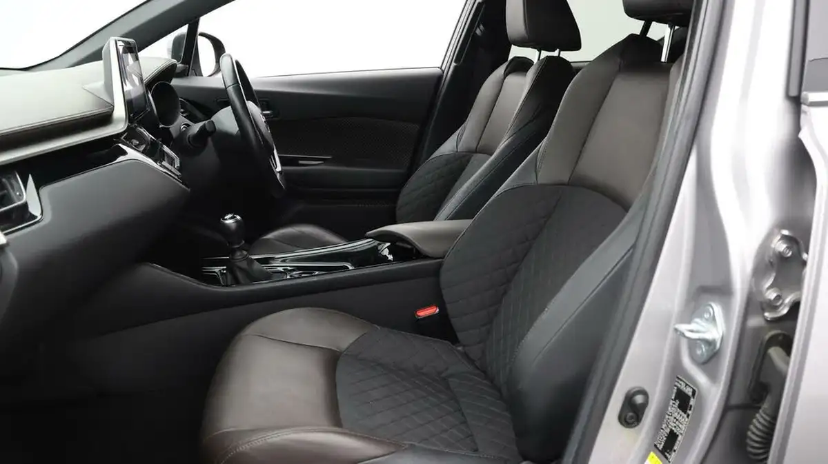 2017-toyota-c-hr-12-excel-big-13