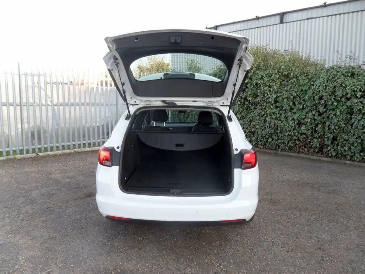 2019-vauxhall-astra-big-24