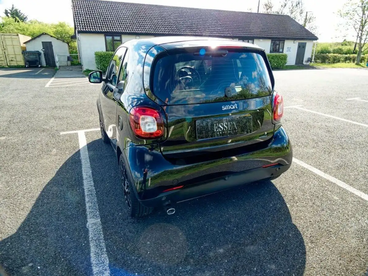 2016-smart-fortwo-09-edition-black-twinamic-big-18
