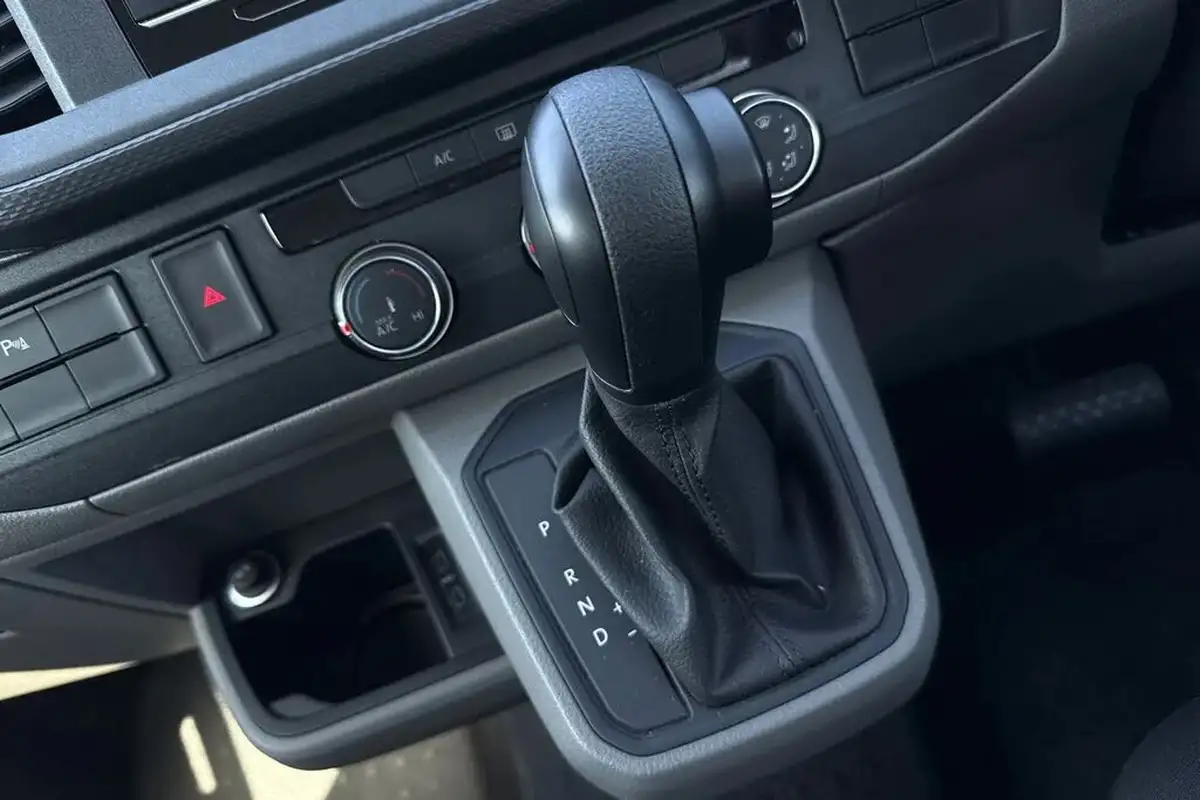 2024-volkswagen-transporter-big-21