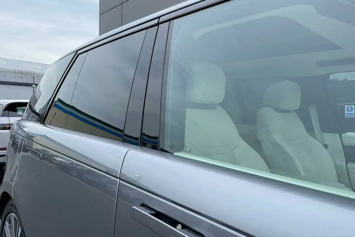 2023-land-rover-range-rover-30-p440e-autobiography-big-24
