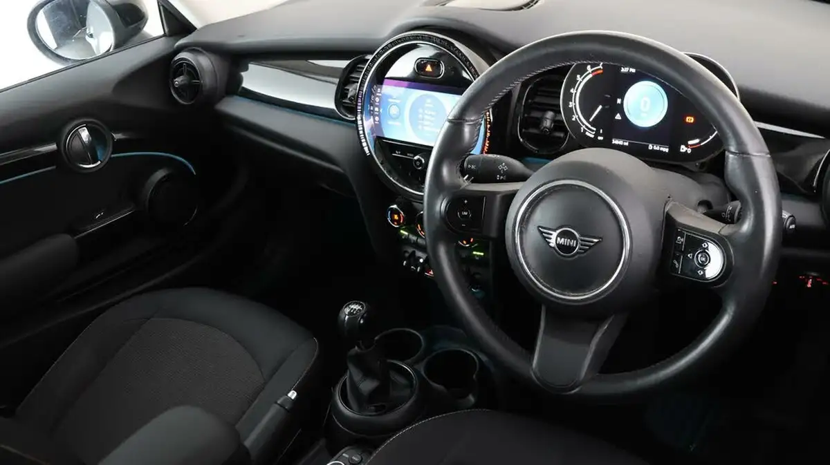 2021-mini-cooper-15-cooper-classic-hatchback-3d-big-9