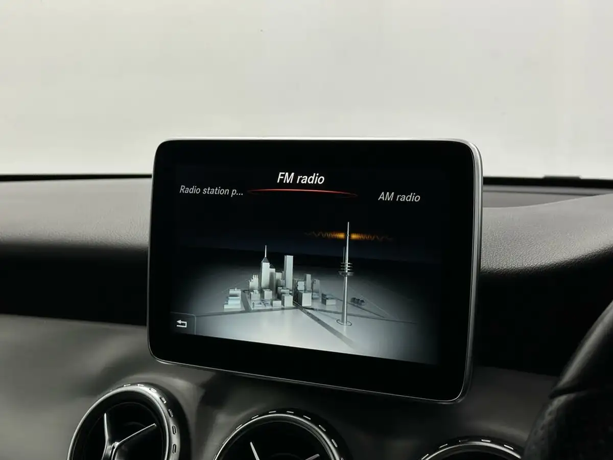 2015-mercedes-benz-gla-class-21d-gla-200d-amg-line-ss-big-23