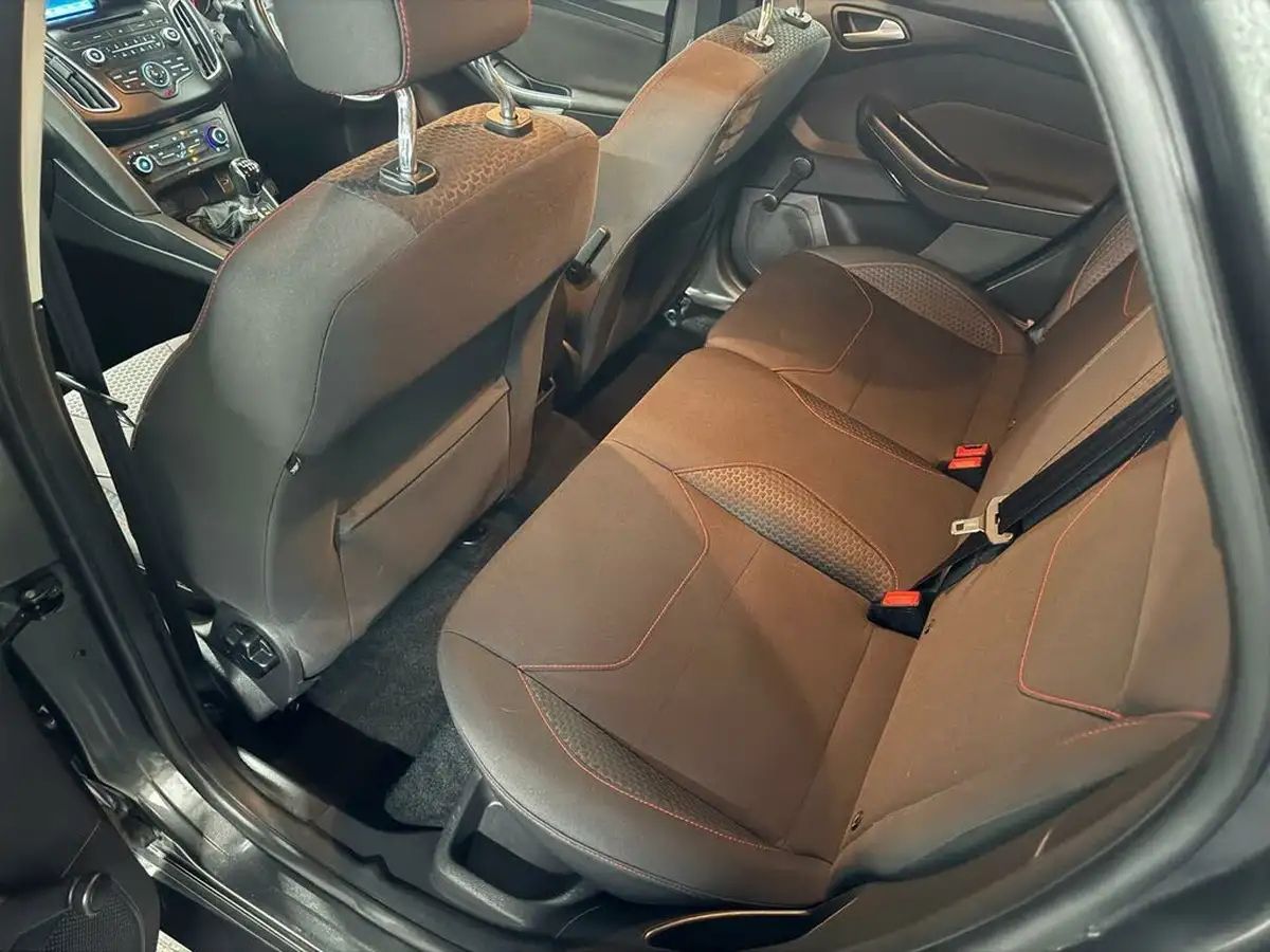 2015-ford-focus-16tdci-zetec-s-hatchback-big-54