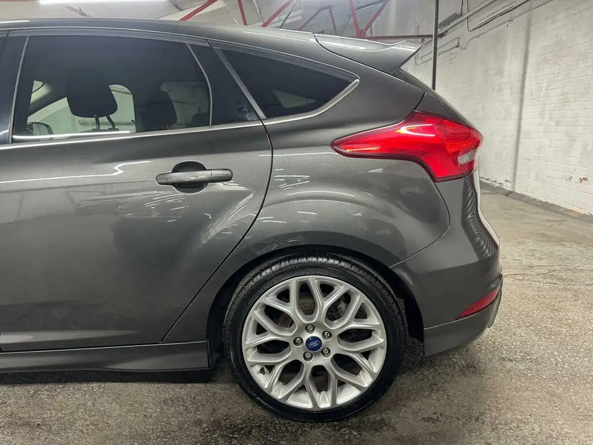 2015-ford-focus-16tdci-zetec-s-hatchback-big-30