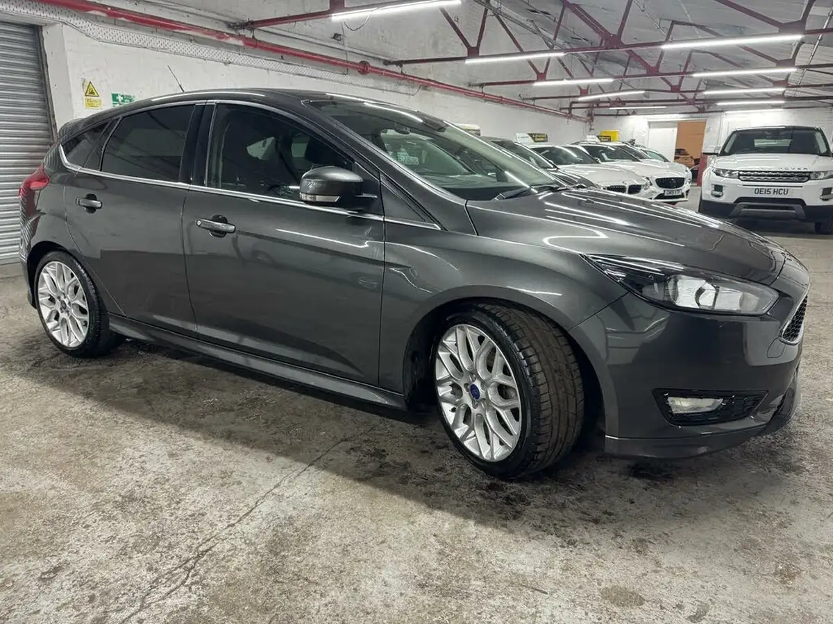 2015-ford-focus-16tdci-zetec-s-hatchback-big-2