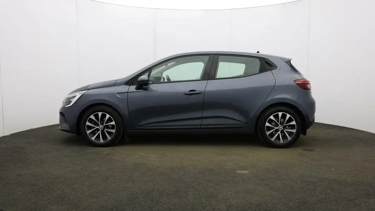 2022-renault-clio-16-iconic-big-3