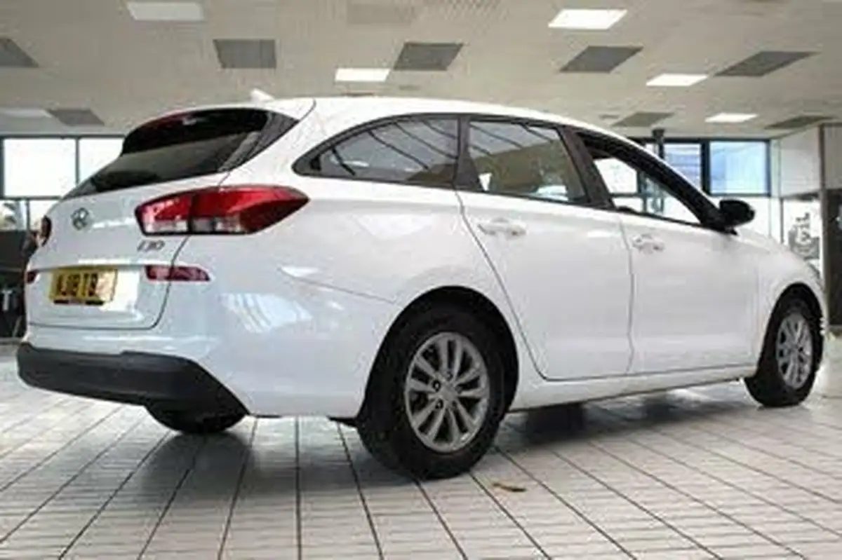 2018-hyundai-i30-10-t-gdi-isg-tourer-big-8