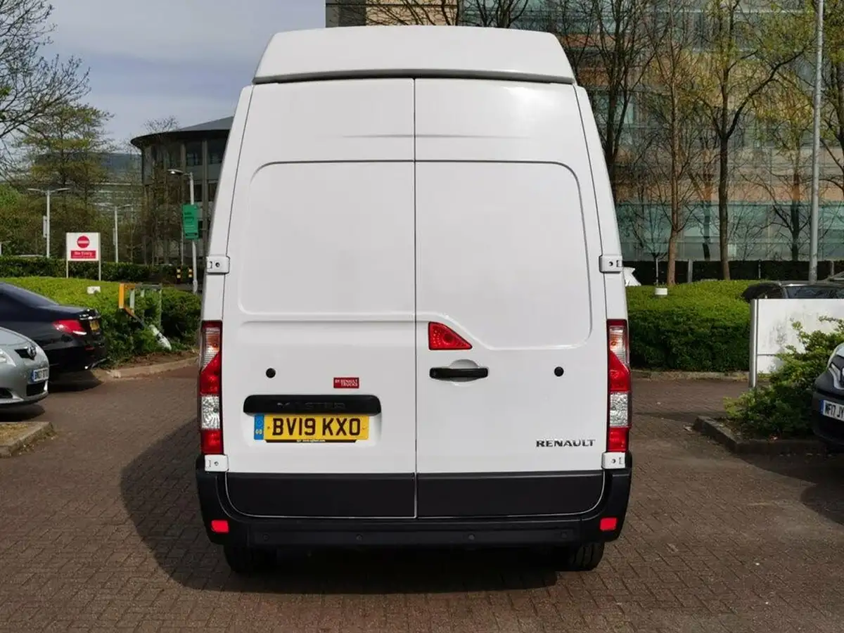 2019-renault-master-big-4