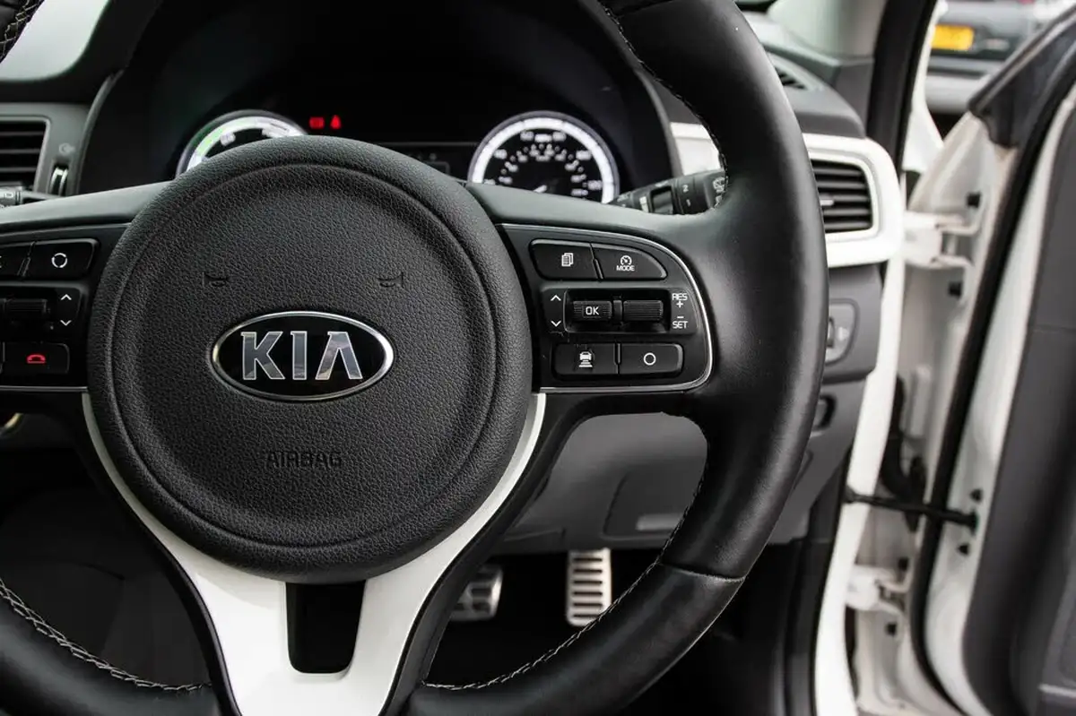2017-kia-niro-16-gdi-first-edition-big-20