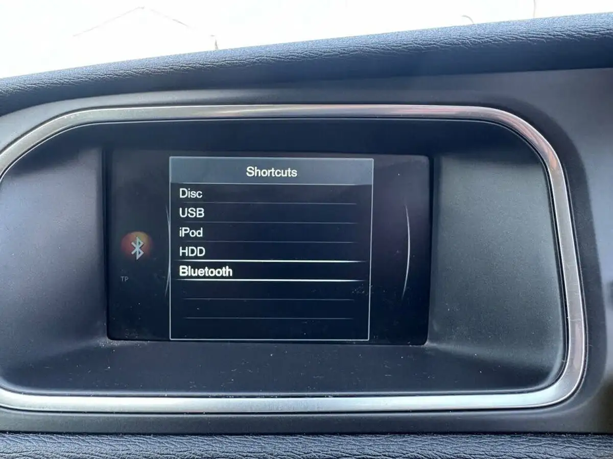 2016-volvo-v40-15-t2-inscription-big-22
