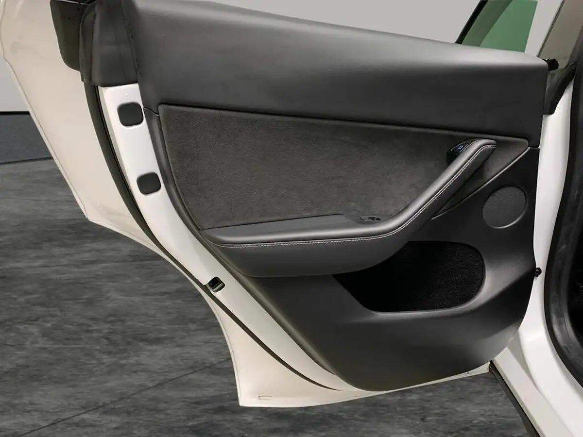 2022-tesla-model-y-e-long-range-big-32