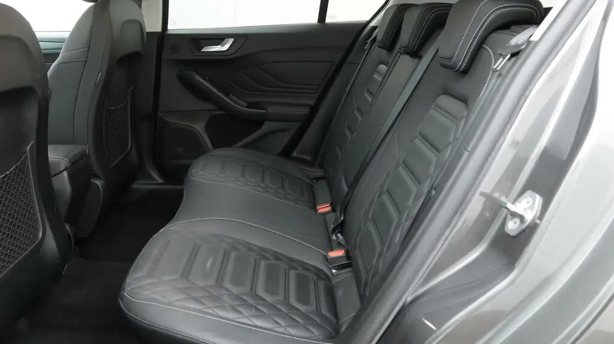 2022-ford-focus-10t-active-vignale-125ps-hybrid-mhev-hatchback-powershift-big-16