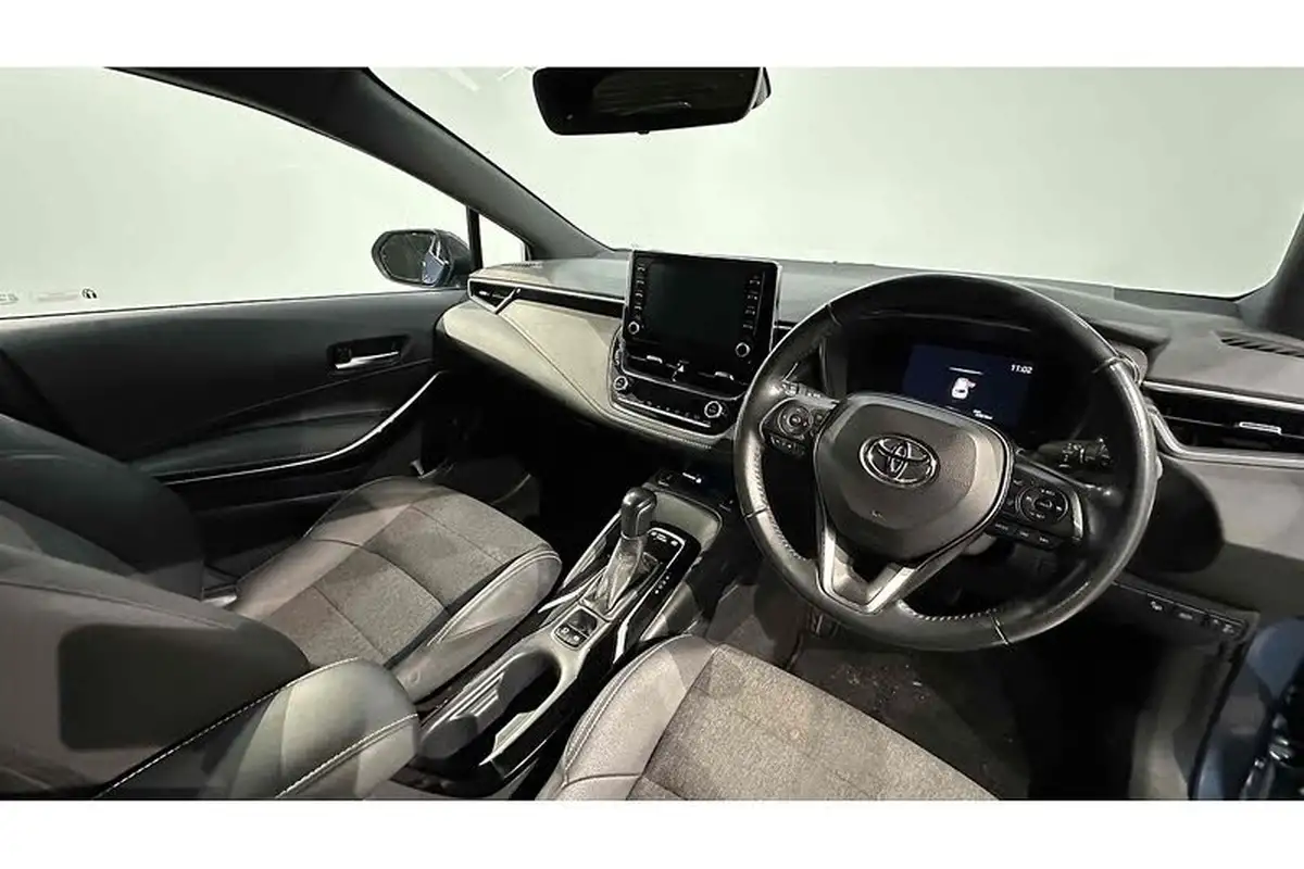 2021-toyota-corolla-18-vvt-i-design-trk-touring-sports-5d-big-22