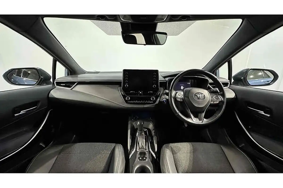 2021-toyota-corolla-18-vvt-i-design-trk-touring-sports-5d-big-1
