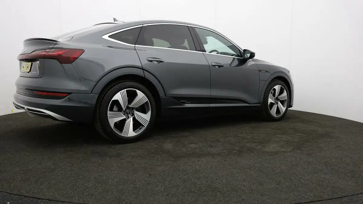 2021-audi-e-tron-55e-s-line-sportback-big-25