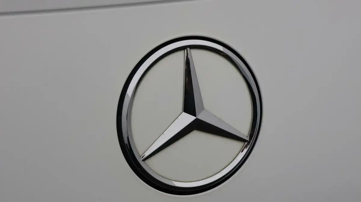 2022-mercedes-benz-cla-13-cla-180-amg-line-premium-coupe-4d-big-19