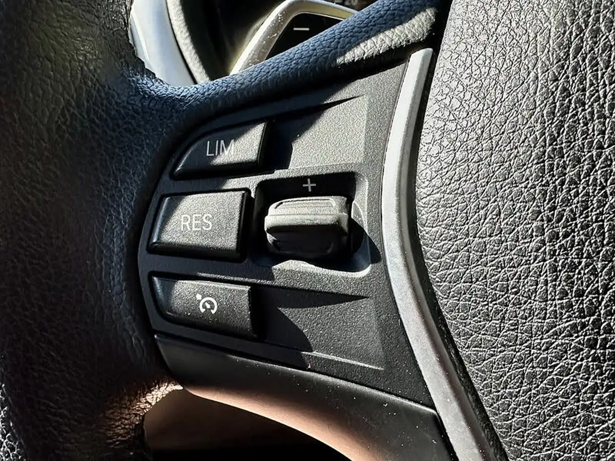 2014-bmw-3-series-20td-320d-efficientdynamics-business-touring-5d-auto-big-25