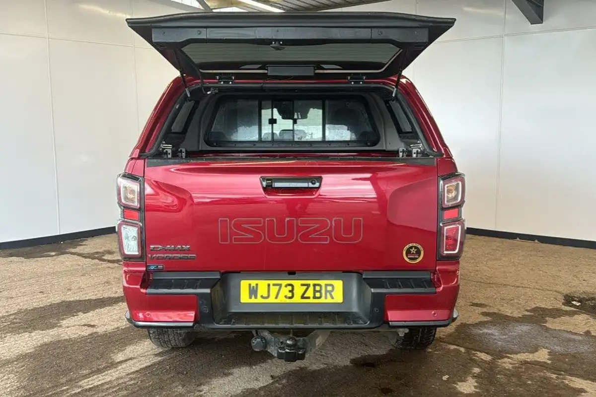 2023-isuzu-d-max-19td-v-cross-steel-edition-auto-big-10
