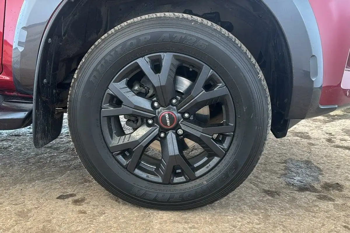 2023-isuzu-d-max-19td-v-cross-steel-edition-auto-big-34