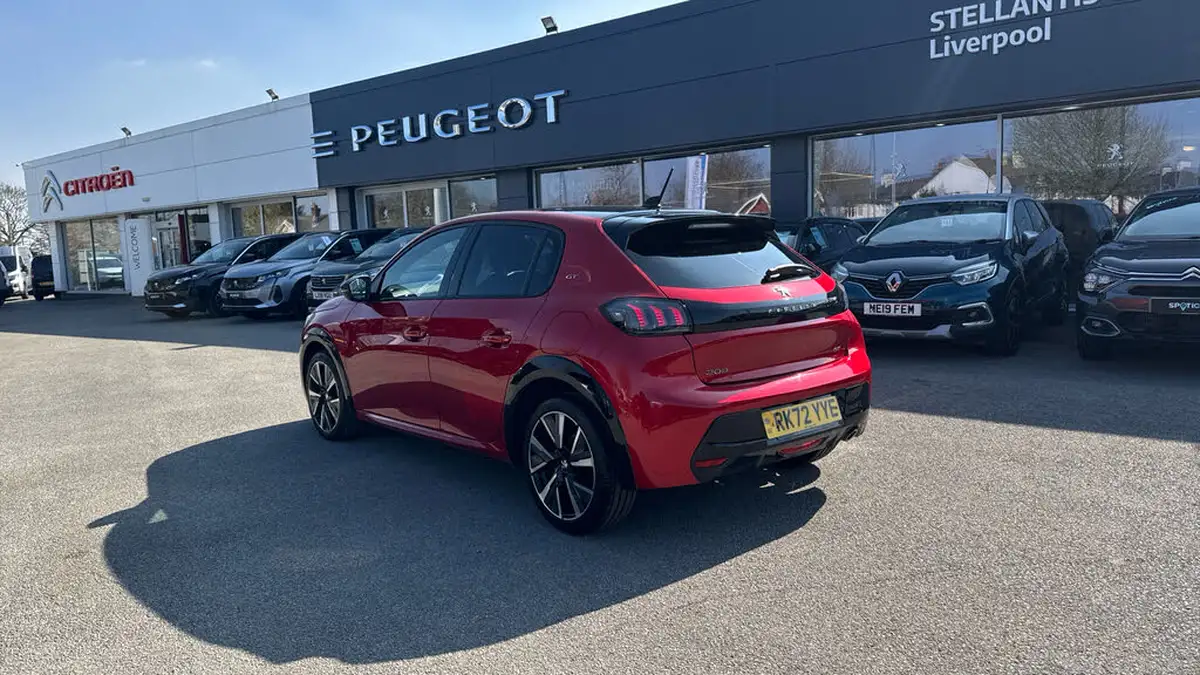 2022-peugeot-208-12-puretech-gt-100ps-big-4