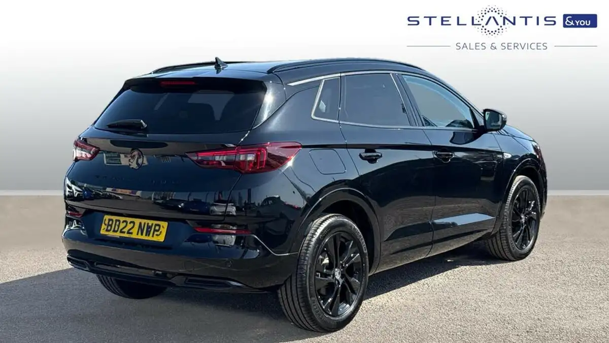 2022-vauxhall-grandland-12-gs-line-auto-big-2