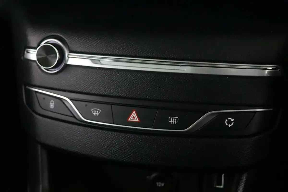 2019-peugeot-308-12-puretech-allure-130bhp-big-22