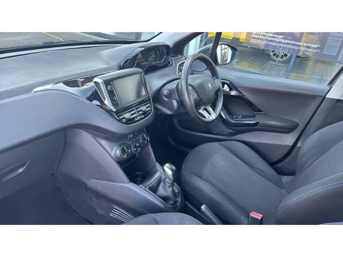 2019-peugeot-208-12-puretech-signature-big-8