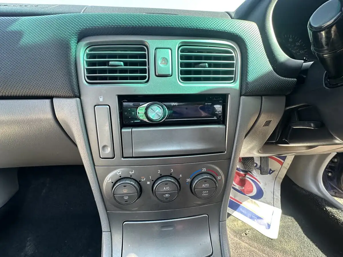 2005-subaru-forester-20-xt-leather-inserts-big-10