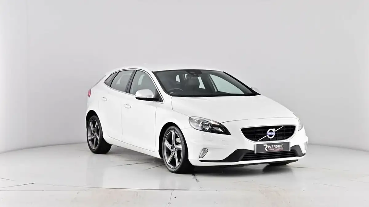 2015-volvo-v40-20td-d2-r-design-big-44