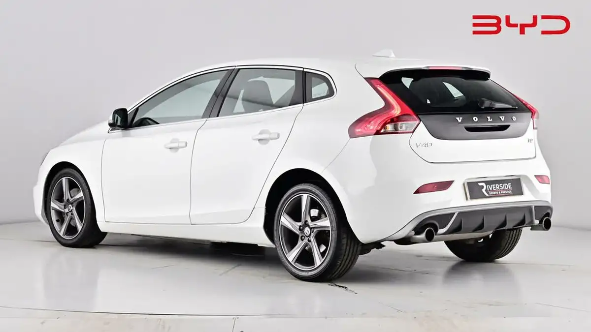 2015-volvo-v40-20td-d2-r-design-big-1