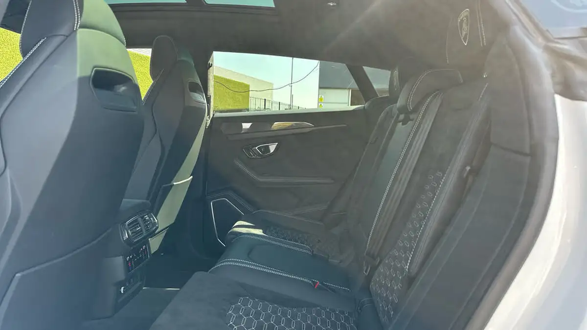 2022-lamborghini-urus-40-no-trim-big-5