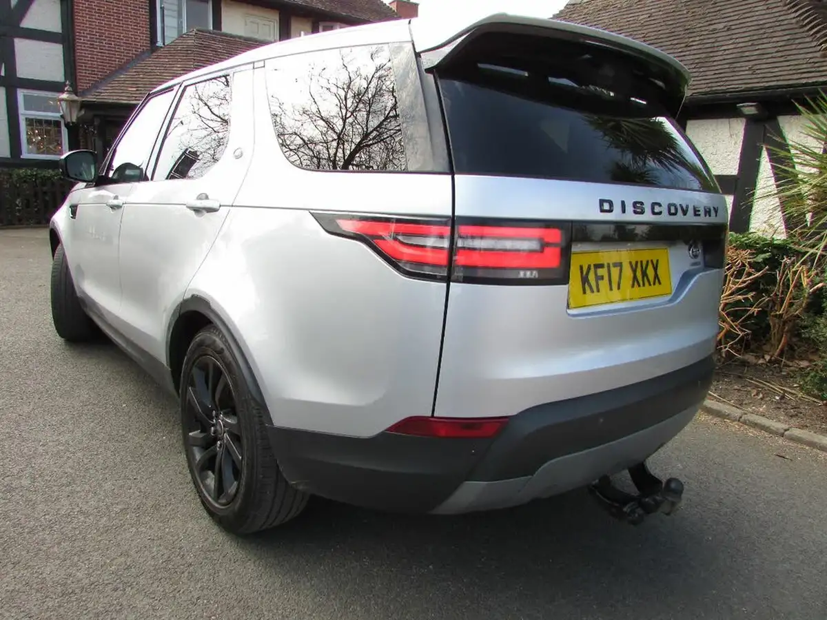 2017-land-rover-discovery-30td6-hse-259ps-awd-station-wagon-5d-auto-big-3