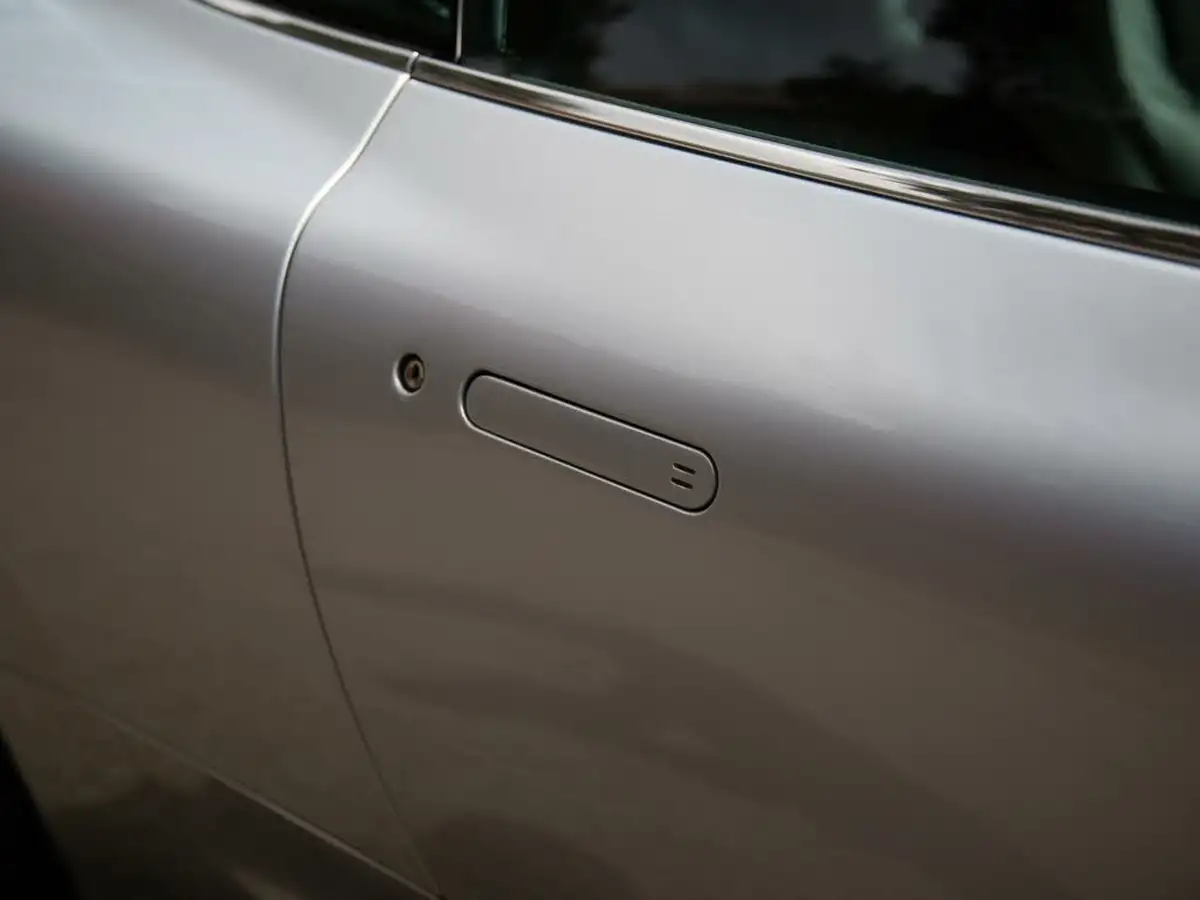 2011-aston-martin-dbs-60-touchtronic-big-39