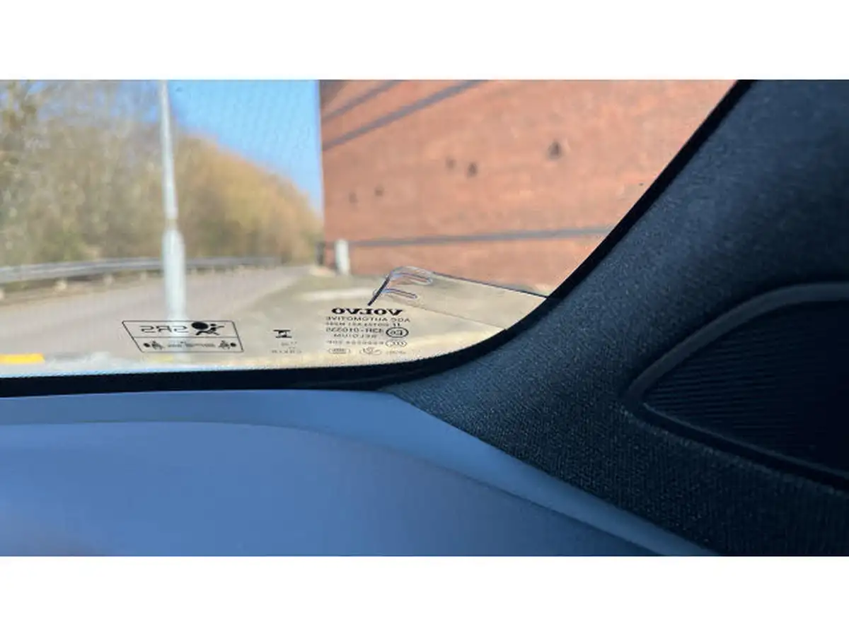 2023-volvo-xc40-20-b3-plus-big-39