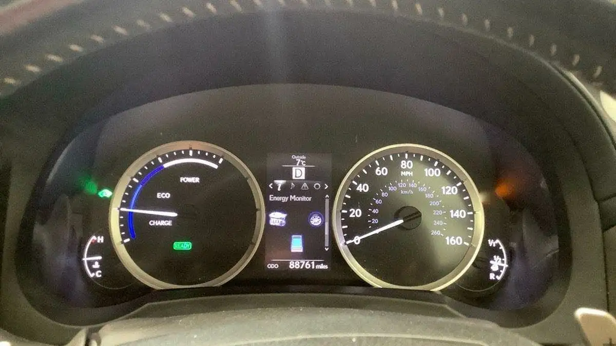 2016-lexus-is-300h-25-executive-edition-big-16