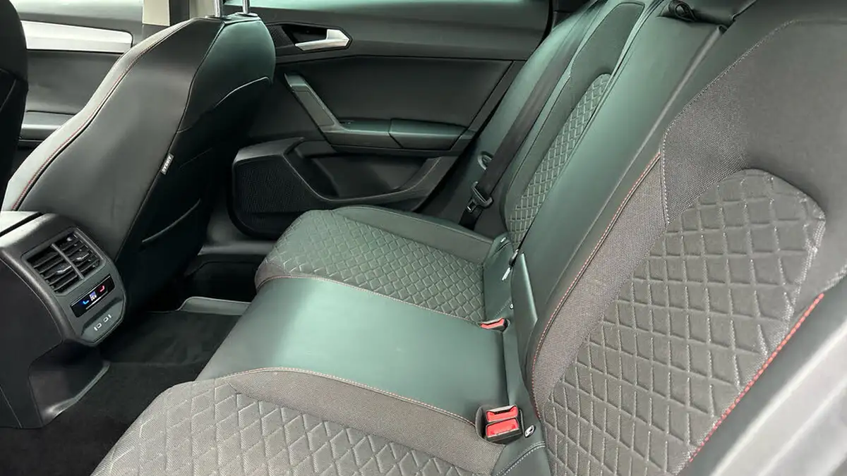 2021-seat-leon-14-e-hybrid-fr-estate-big-19